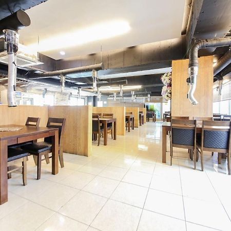 Joy Hotel Jeju Bagian luar foto