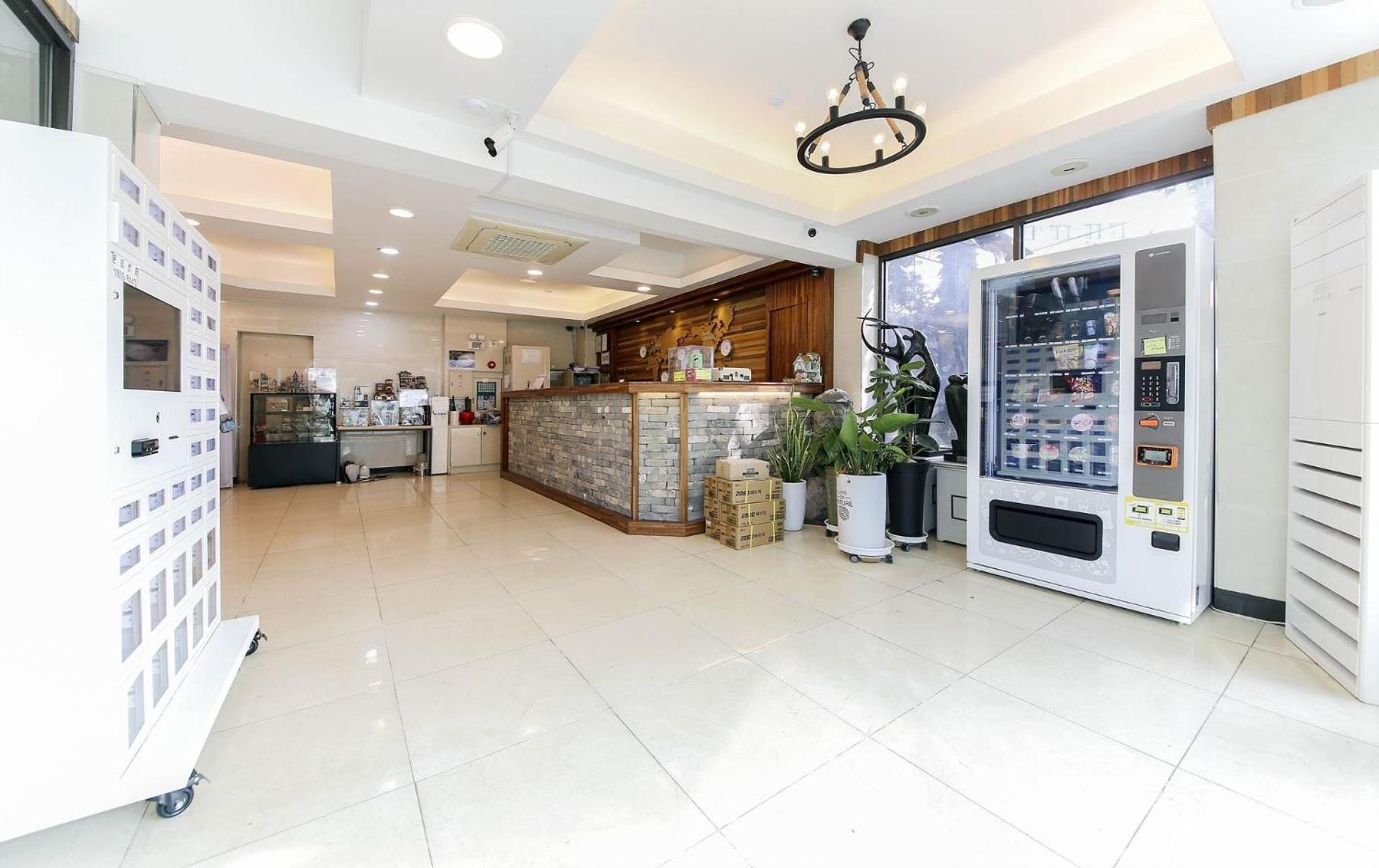 Joy Hotel Jeju Bagian luar foto