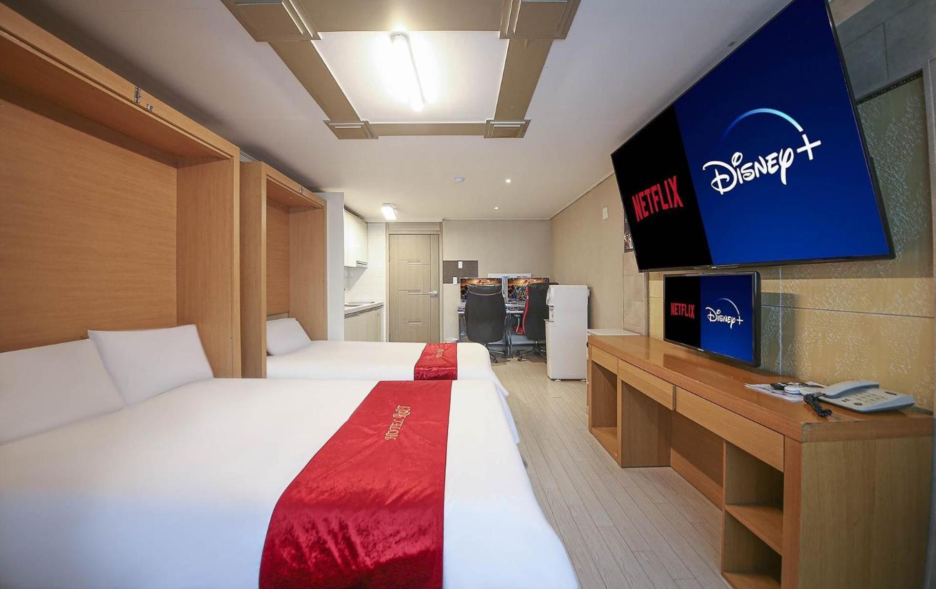 Joy Hotel Jeju Bagian luar foto