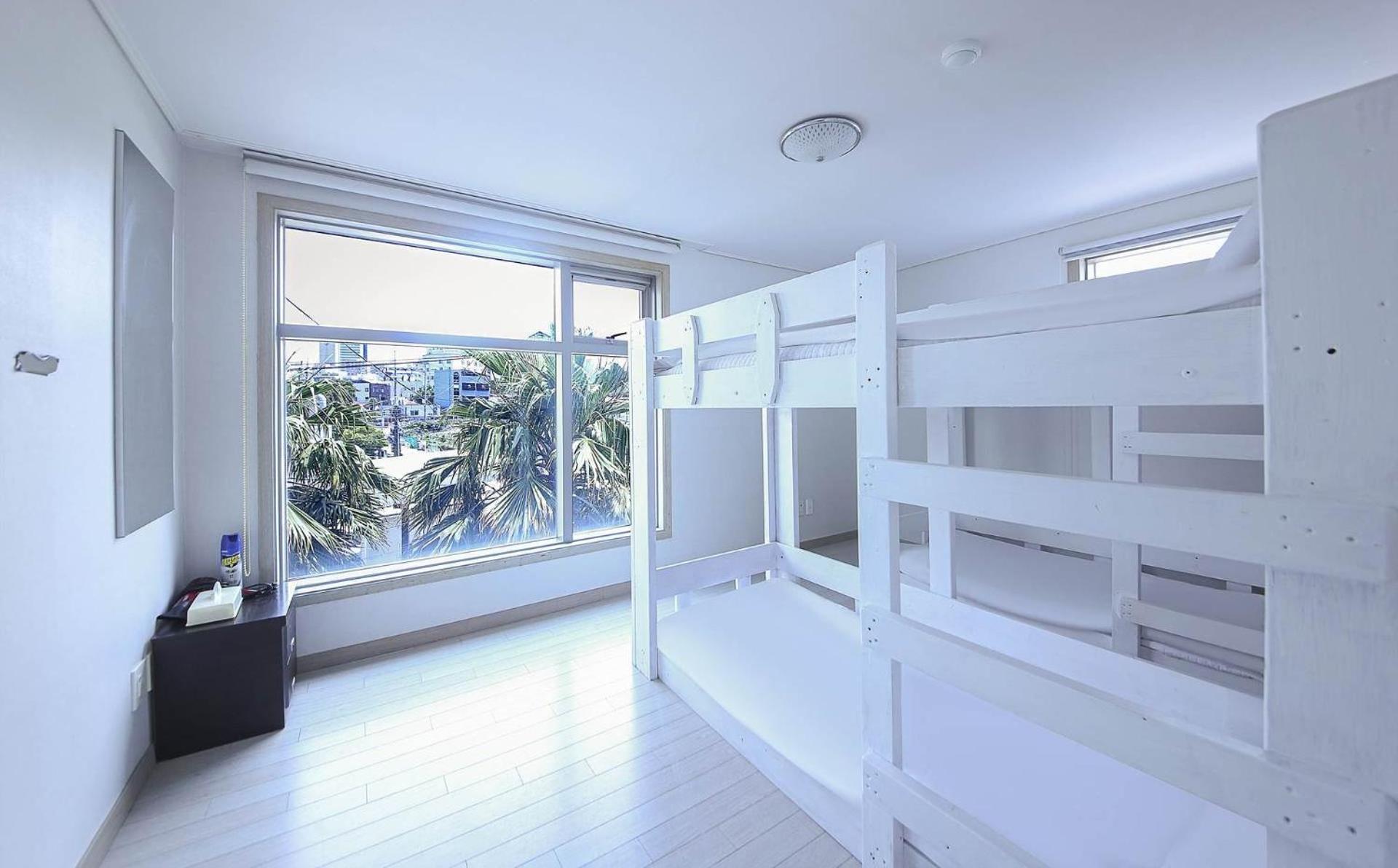Joy Hotel Jeju Bagian luar foto