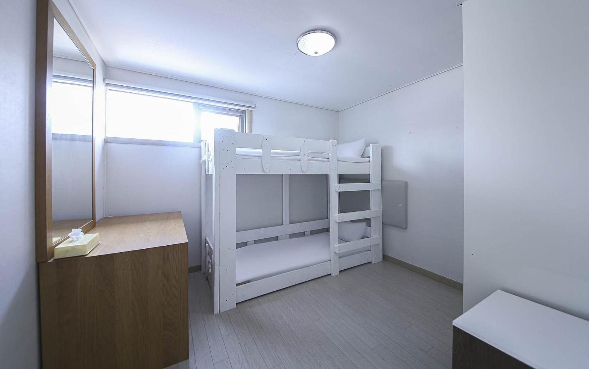 Joy Hotel Jeju Bagian luar foto