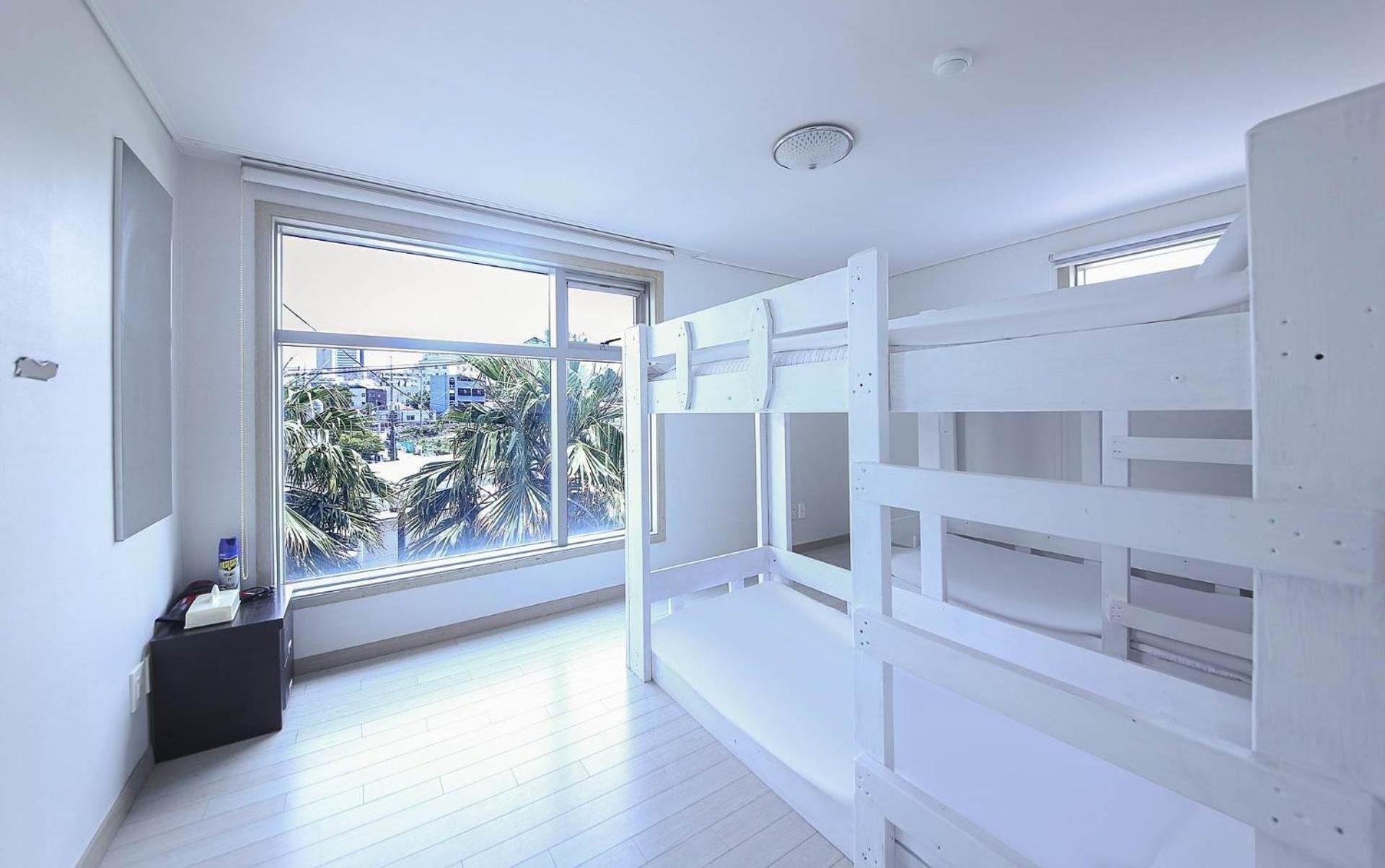 Joy Hotel Jeju Bagian luar foto