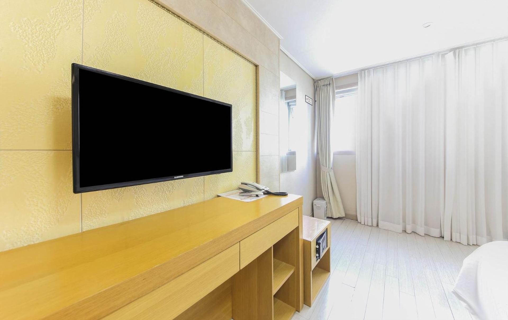 Joy Hotel Jeju Bagian luar foto